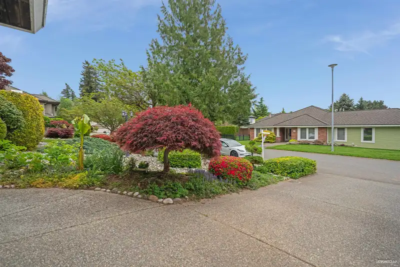 15023 21B AVENUE - photo 4 of 33