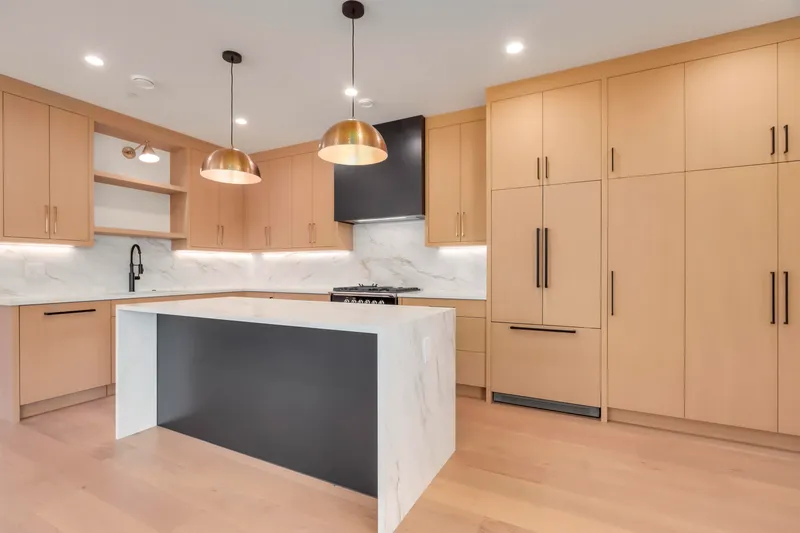 2698 E 5TH AVENUE - photo 2 of 11