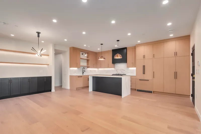 2698 E 5TH AVENUE - photo 4 of 11