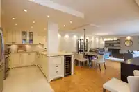 108 4900 CARTIER STREET - thumbnail 5