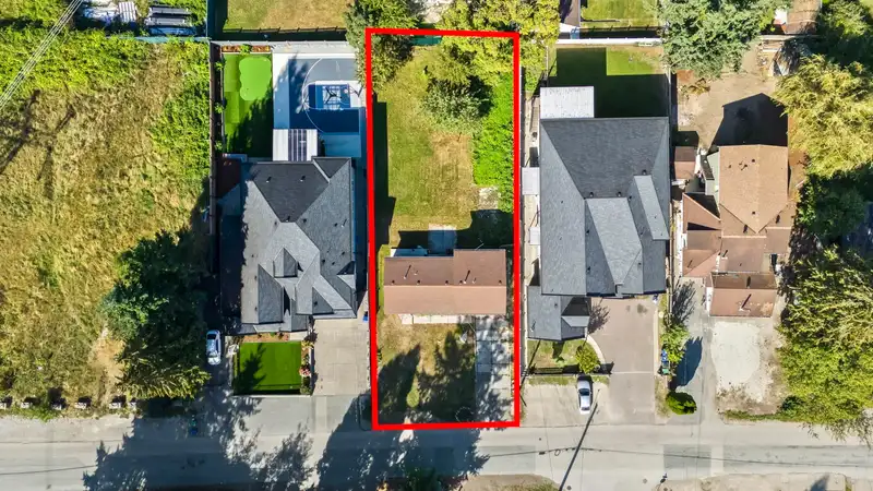 14095 110 AVENUE - photo 1 of 33