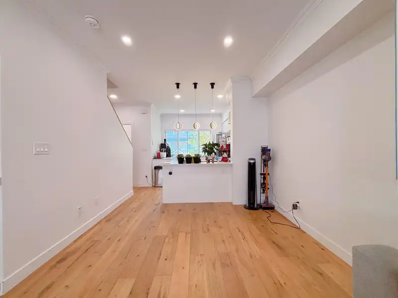 2 9288 KEEFER AVENUE - photo 4 of 16