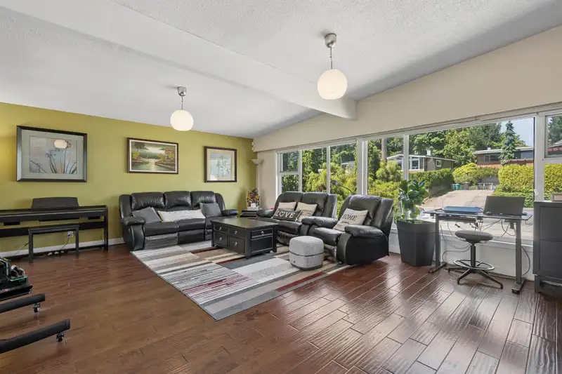 87 MUNDY STREET - photo 4 of 24
