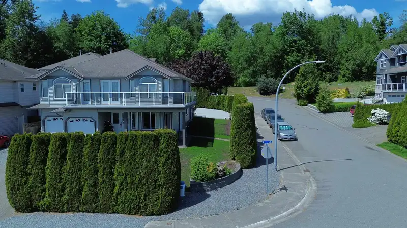 33601 12 AVENUE - photo 1 of 40