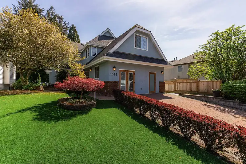 1381 OXFORD STREET - photo 1 of 40