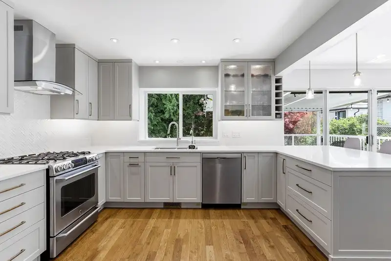 1381 OXFORD STREET - photo 2 of 40