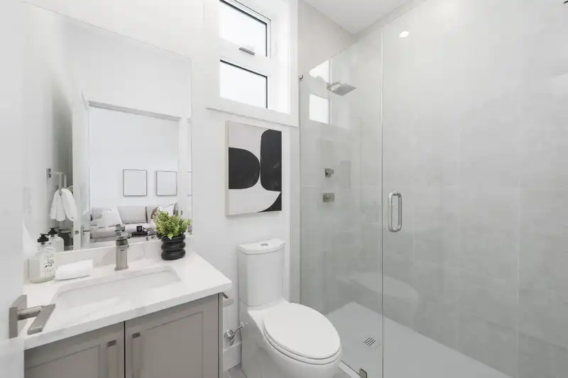 2033 E 35TH AVENUE - photo 3 of 33