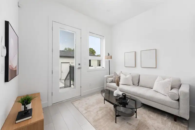 2033 E 35TH AVENUE - photo 4 of 33