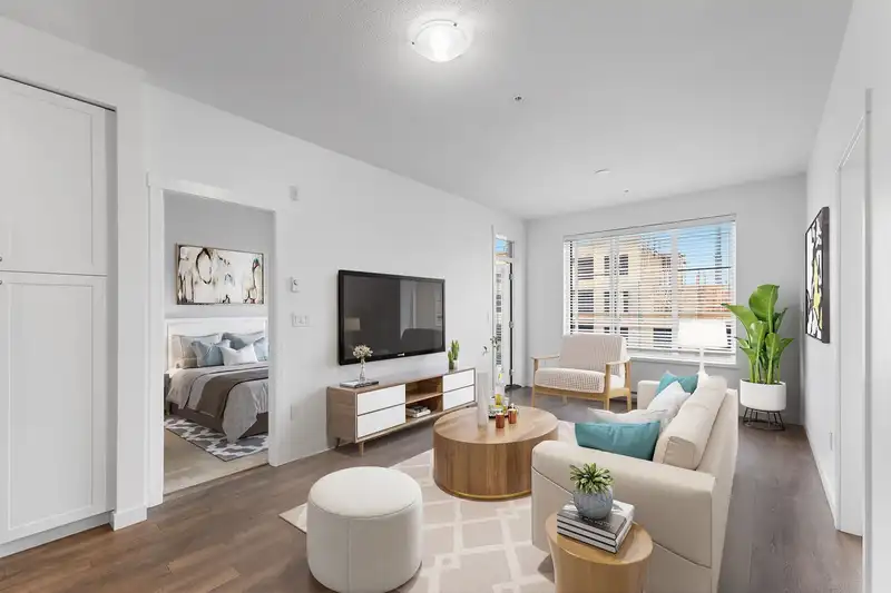 504 15815 85 AVENUE - photo 1 of 40