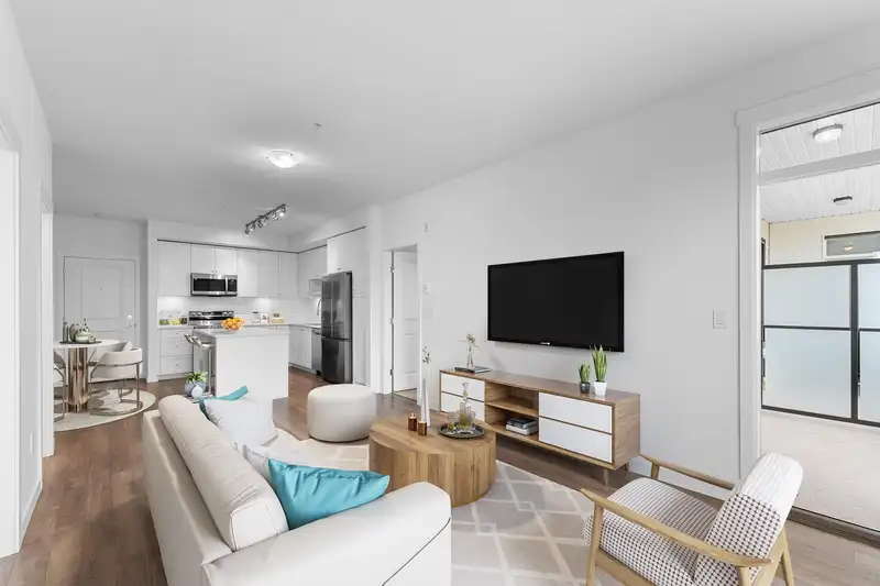 504 15815 85 AVENUE - photo 2 of 40
