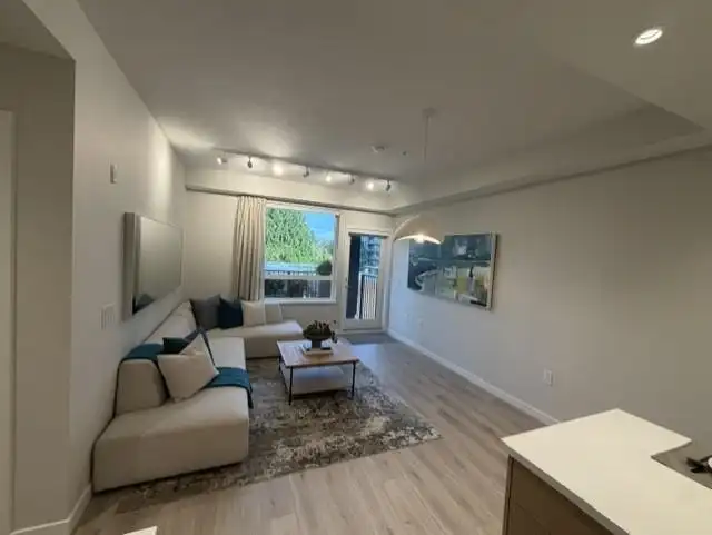 401 110 E 17TH STREET - photo 2 of 8