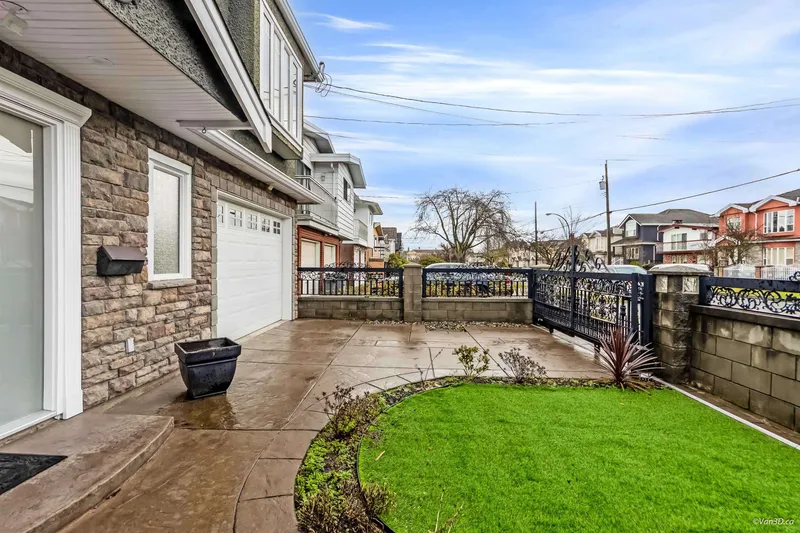 6167 COMMERCIAL STREET - photo 2 of 25