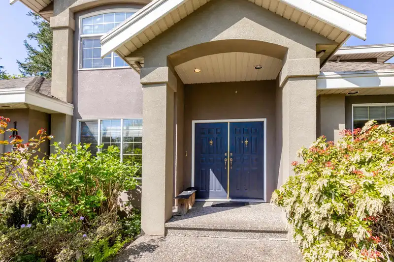 10133 170A STREET - photo 2 of 37