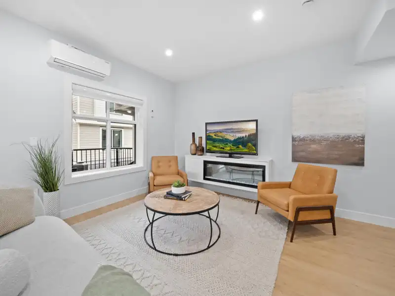 7 9688 182A STREET - photo 4 of 15