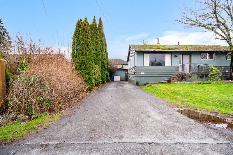 46782 FIRST AVENUE - photo 4 of 37