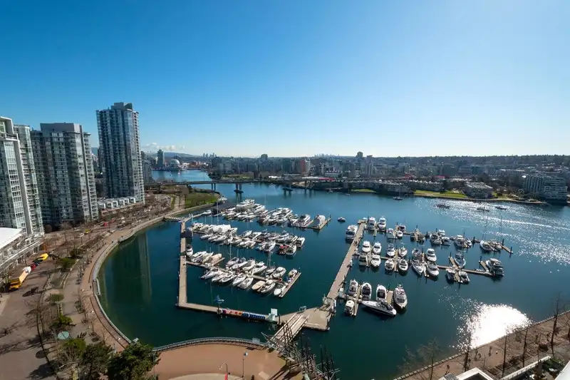 2105 1201 MARINASIDE CRESCENT - photo 1 of 32