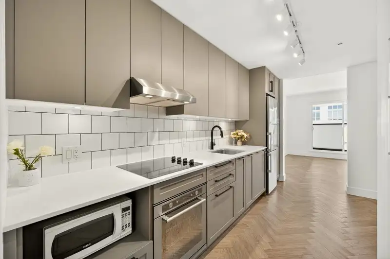 504 9228 SLOPES MEWS - photo 2 of 31