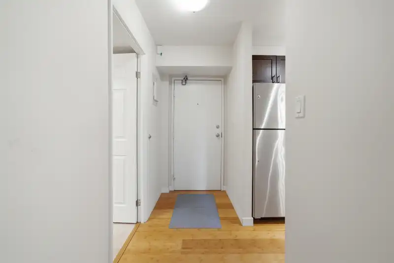 503 3755 BARTLETT COURT - photo 2 of 31