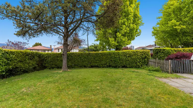 3105 DIEPPE DRIVE - photo 3 of 17