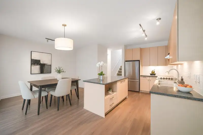 76 10489 DELSOM CRESCENT - photo 3 of 40