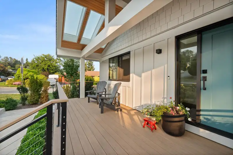 995 CALVERHALL STREET - photo 3 of 35