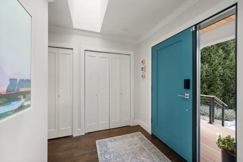 995 CALVERHALL STREET - photo 4 of 35
