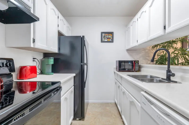 211 2239 152 STREET - photo 1 of 25