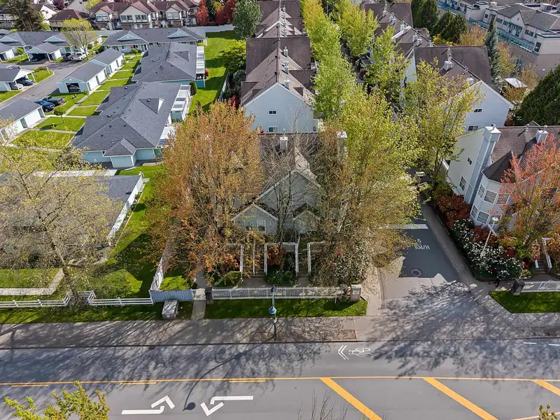54 13706 74 AVENUE - photo 4 of 33