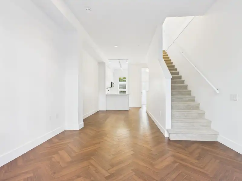 4 9735 UNIVERSITY CRESCENT - photo 3 of 27
