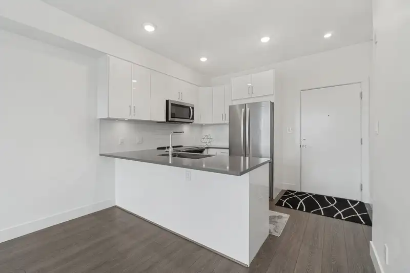 503 15351 101 AVENUE - photo 4 of 19