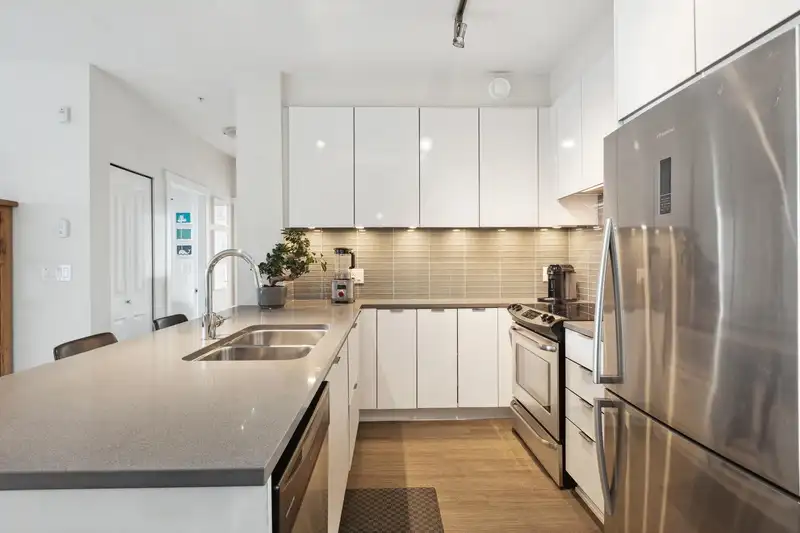 316 9877 UNIVERSITY CRESCENT - photo 3 of 24