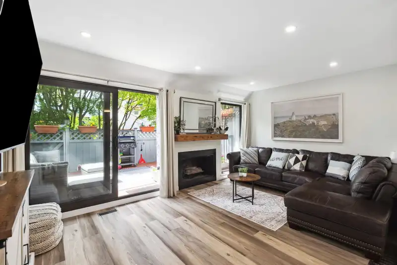 17 225 W 14TH STREET - photo 2 of 40