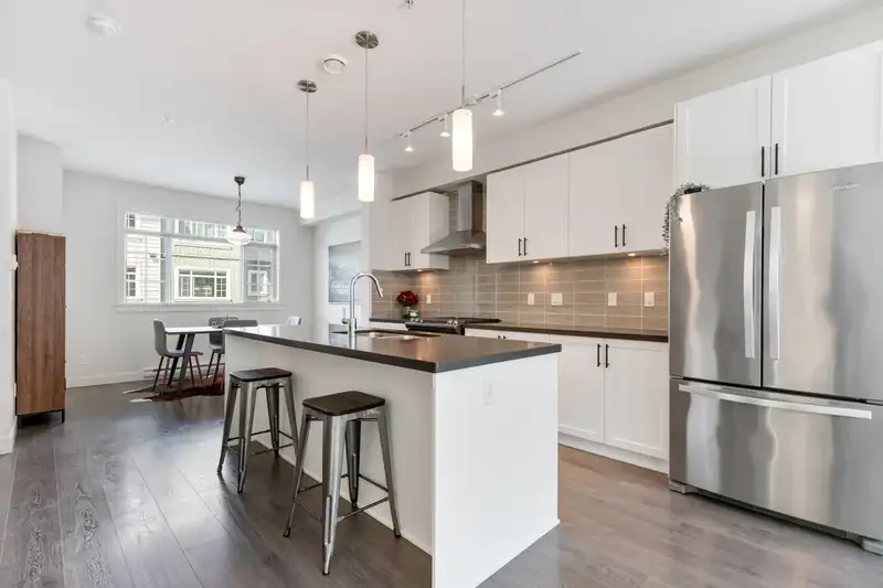 73 11305 240 STREET - photo 2 of 27