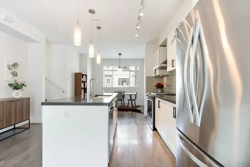 73 11305 240 STREET - photo 3 of 27