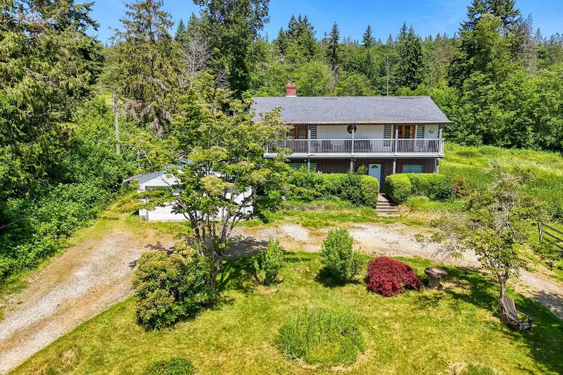 10022 ROLLEY CRESCENT - photo 2 of 25