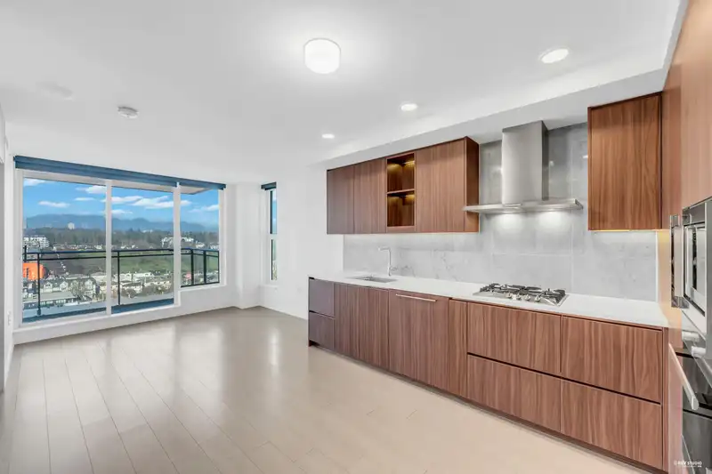 2208 455 SW MARINE DRIVE - photo 3 of 32