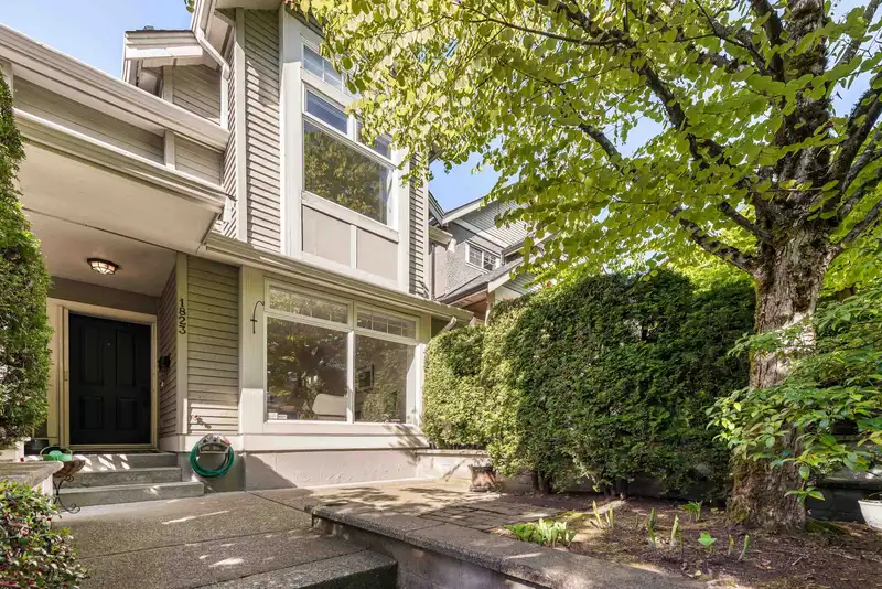 1823 NAPIER STREET - photo 1 of 40