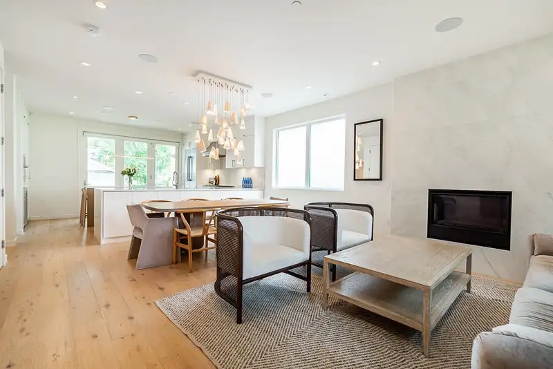 785 W 20TH AVENUE - photo 3 of 40