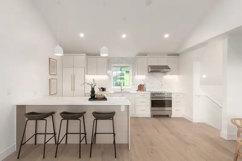 464 E 17TH AVENUE - photo 2 of 20