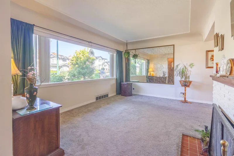 4342 PARKER STREET - photo 2 of 25