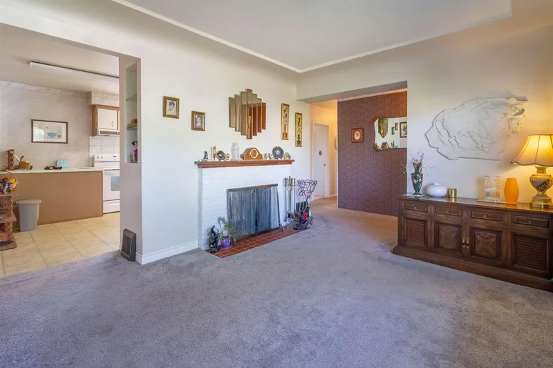 4342 PARKER STREET - photo 4 of 25