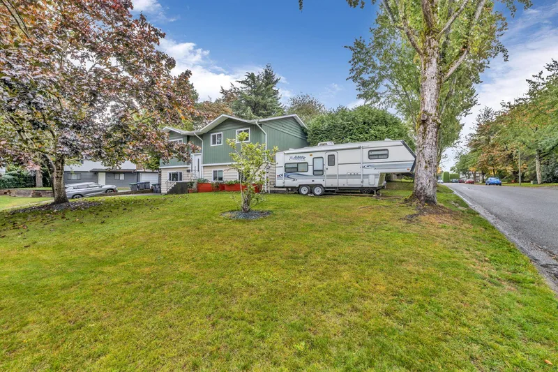 6346 183 STREET - photo 2 of 25