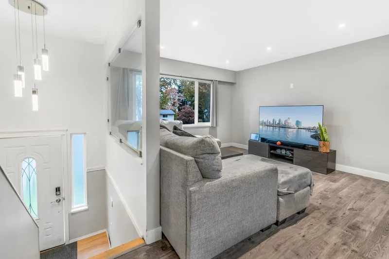 6346 183 STREET - photo 4 of 25