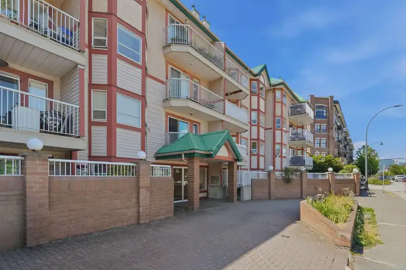 331 22661 LOUGHEED HIGHWAY - photo 1 of 36