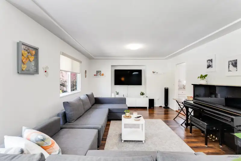 1236 CHELSEA AVENUE - photo 4 of 40