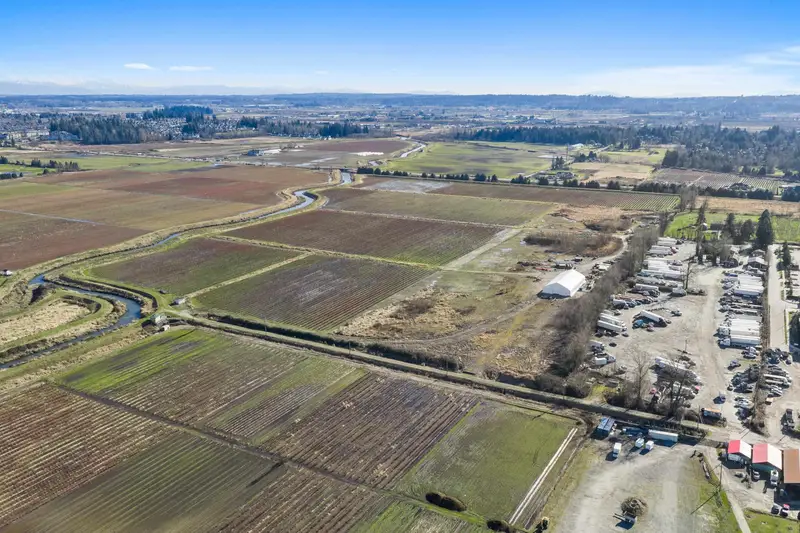 15683 64 AVENUE - photo 4 of 25