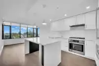 702 1588 JOHNSTON ROAD - thumbnail 5