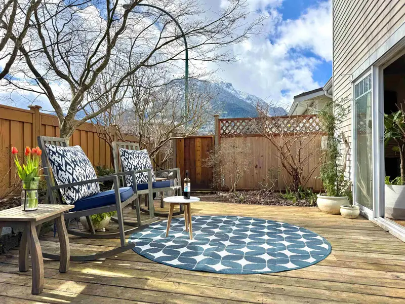 28 1821 WILLOW CRESCENT - photo 2 of 23