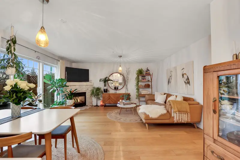 28 1821 WILLOW CRESCENT - photo 3 of 23