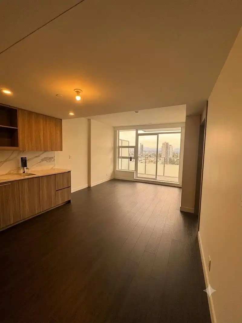2201 13778 100TH AVENUE - photo 4 of 8